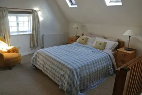 Oxford. C16th Cottage In Courtyard Setting. Garden.  Parking. Free Wifi. - Image 5