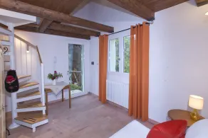 Zwei-Zimmer-Wohnung mit Gartenblick auf den Wald, im Apennin - Image 4