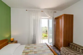 Guesthouse Moretic - Two-Bedroom Suite with Balcony and Sea View - Image 5