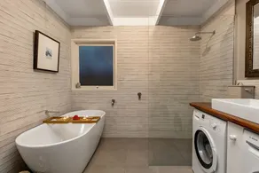 Tyrone Beach House - Cosy Family Getaway - WiFi - Linen Included - Image 3