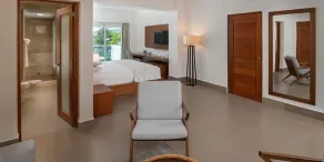 King Bed, All Inclusive Food and Beverage Resort - Image 3