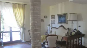 A country villa, just a stone's throw from the sea - Image 5