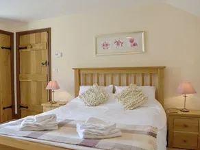 4 bedroom accommodation in Leigh, near Sherborne - Image 3