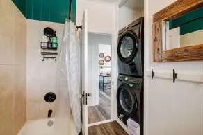 NEW - Hula House wAC- 3BR- Hilo Town - Image 2