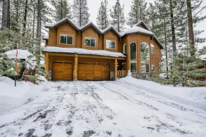 6 BR Lux Chalet-Hot Tub & Jetted Tub walking distance to Tesla charging station. - Image 3