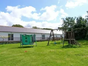 FARMHOUSE COTTAGE, pet friendly, with a garden in Pentraeth - Image 2