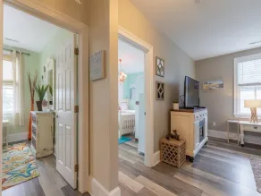 Newly Renovated in 2025! 3bdrm/2bth condo. Dog friendly. Walk to town & beach! - Image 5