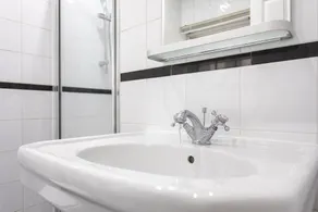 Aldgate London City Boutique Cosy Studio 4 - Image 3