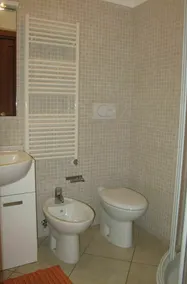 Gemütliche Wohnung für 5 Personen mit Klimaanlage, Pool, TV und Terrasse - Image 4
