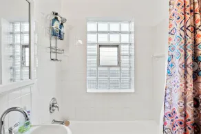 Spacious APT/Comfy Bed/Free Parking/22mins to ORD&MDW - Image 3