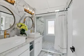5-bedroom vacation home just 7 minutes to T-Mobile Park - Image 4
