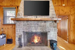 ★STONE Mountain Retreat ★KING BED-HOT TUB- Lake Harmony★Lake Views★Game room★ - Image 3