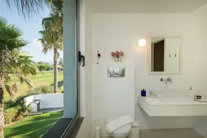 Blue Sea Luxury Villa - Image 2