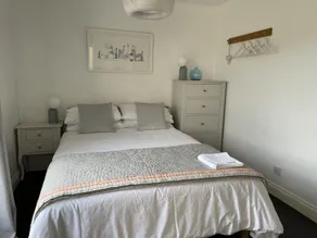 Charming Sunny Mews Cottage Relax in Comfort and Style Great Views - Image 5