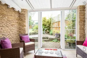 SWAN VIEW, pet friendly, with open fire in Southrop - Image 2