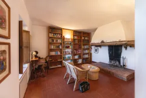 Beautiful farmhouse nestled in very sweet hills just a few minutes from Siena - Image 2