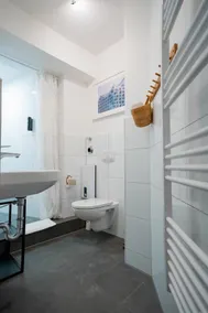 Hamburg City Apartment for 7 - Image 2
