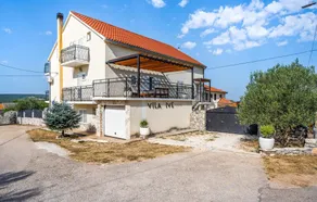 Lovely home in Unesic with sauna - Image 5