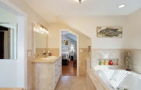 Charming 2BR (Sleeps 4) Coach House w/ Lake Michigan Access - Image 2