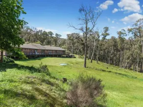 1 bedroom studio very quiet with farm view in Heathcote junction. - Image 5