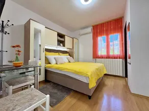 Studio with balcony and air conditioning - Image 4