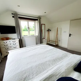 Peaceful cottage nr Ludlow & Leominster, newly renovated, large garden & orchard - Image 5