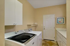 Spacieux Oceanside Family Home - Image 2