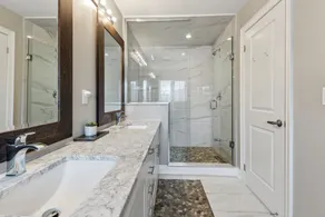 Luxury Townhome - Private Patio Shuttle Trails - Image 4