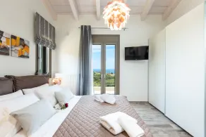 Luxury Villa With Private Heated Pool, Childrens Fenced Area, Near The Beach & The Town - Image 5