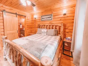  Book Catskills Fall Escape. Cozy log cabin! Pumpkin picking, Exploring, Hiking - Image 3