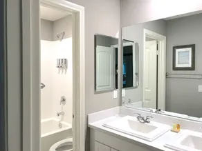 ❃Luxurious Model Home'Perfect för familjeåterhämtning'Fast Wifi❃King Beds❃ - Image 4