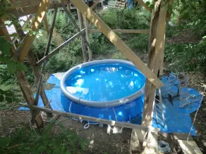 Cabin perched in the trees with jacuzzi and swimming pool - Image 4