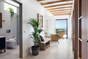 Blue Island Luxury Apartment - Image 2