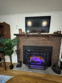 Cozy Chalet - Renovated - Firepit - Fireplace - Pet Friendly - Near Mount Airy Casino - Walmart - Camelback Mountains - Outlets - Zoo - Image 3