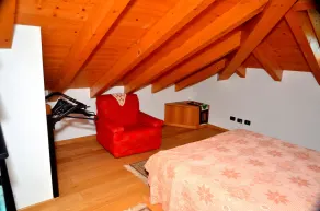 Hus med stor have med udsigt over Maggiore-søen - Image 3