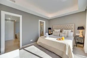Ideal contemporary renovated villa for sophisticated travelers - Image 3