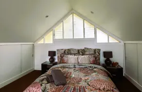 ATELIER Spa Fireplace Queen Bed Wifi Netflix Off Street Parking in Quiet Area - Image 5