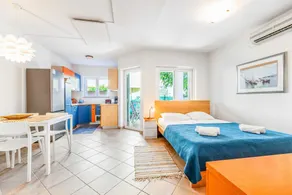 Ema - Cozy Pet-friendly Suite for Two with Parking - Image 3
