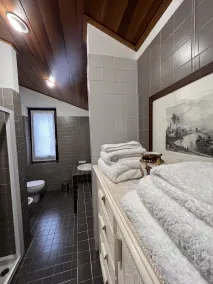 A Paradise of Relaxation: A Villa in the Langhe with Panoramic Views - Image 3