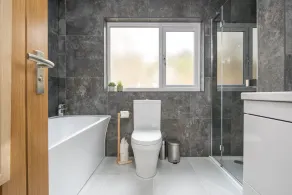 Luxury Accessible Holiday Home with Hot Tub & Views - Image 5