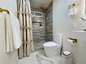 Newly Remodeled 4 bedroom House - Image 2