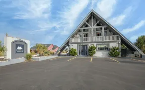 Tortuga - 1 Bedroom Suite with 3 Queen Beds at Wanderlust Inn, Pet Friendly - Image 3