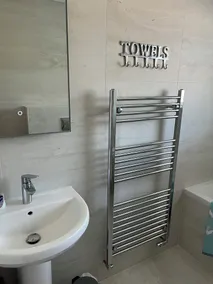 Dog friendly bungalow with EV charger, a short walk to St Merryn village centre - Image 4