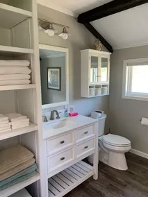 Gorgeous renovated cottage on Croton Pond - Image 2