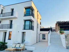 Waterfront apartment, prestige villa, sea access - Image 3