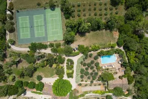 Stately property with 3 tennis & sport courts and a large pool, village 5' walk - Image 2