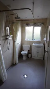 'Monktonmead Lodge' in secluded setting, with private indoor pool. - Image 2