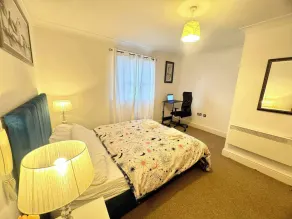 City Centre - Sleeps 2 - Wifi Parking Projector - Image 3