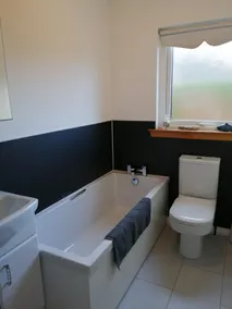 Spacious Highland Getaway*ALL rooms en-suite* (3rd Bedroom optional extra) - Image 5