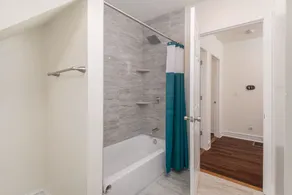 3 Bed / 1.5 Bath Townhome - Image 3